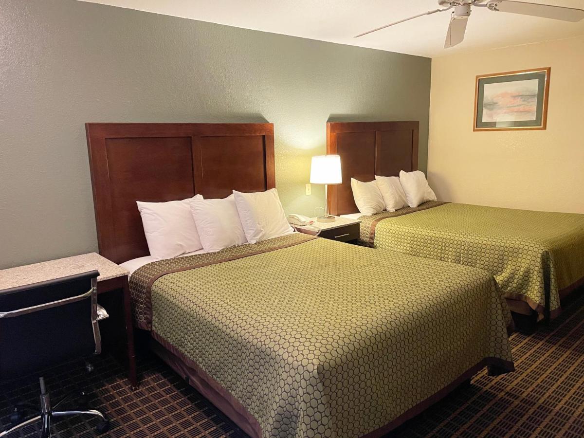 Great Western Inn & Suites Carlsbad Bagian luar foto