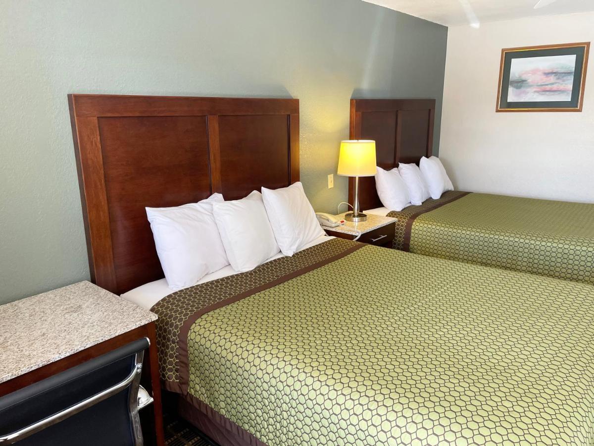 Great Western Inn & Suites Carlsbad Bagian luar foto