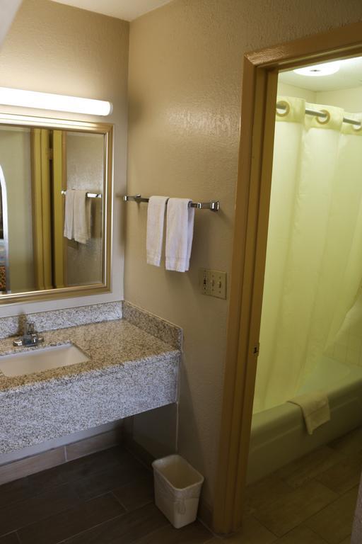 Great Western Inn & Suites Carlsbad Bagian luar foto