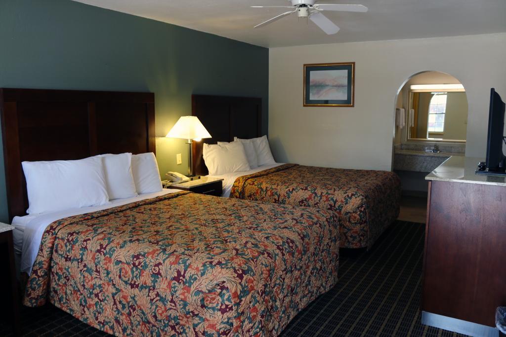 Great Western Inn & Suites Carlsbad Bagian luar foto
