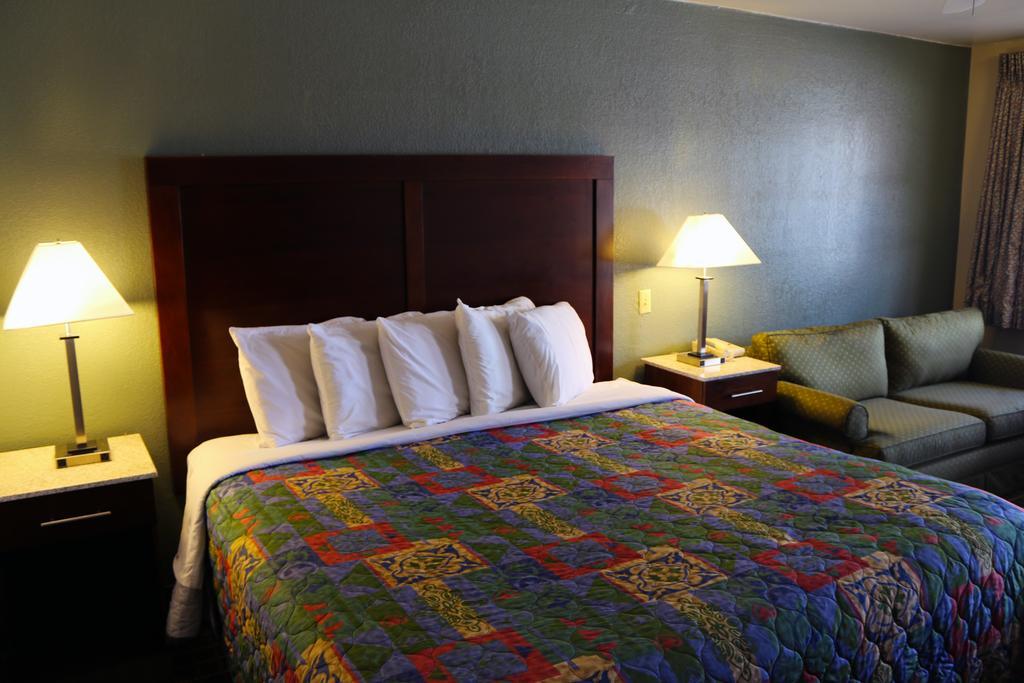 Great Western Inn & Suites Carlsbad Bagian luar foto